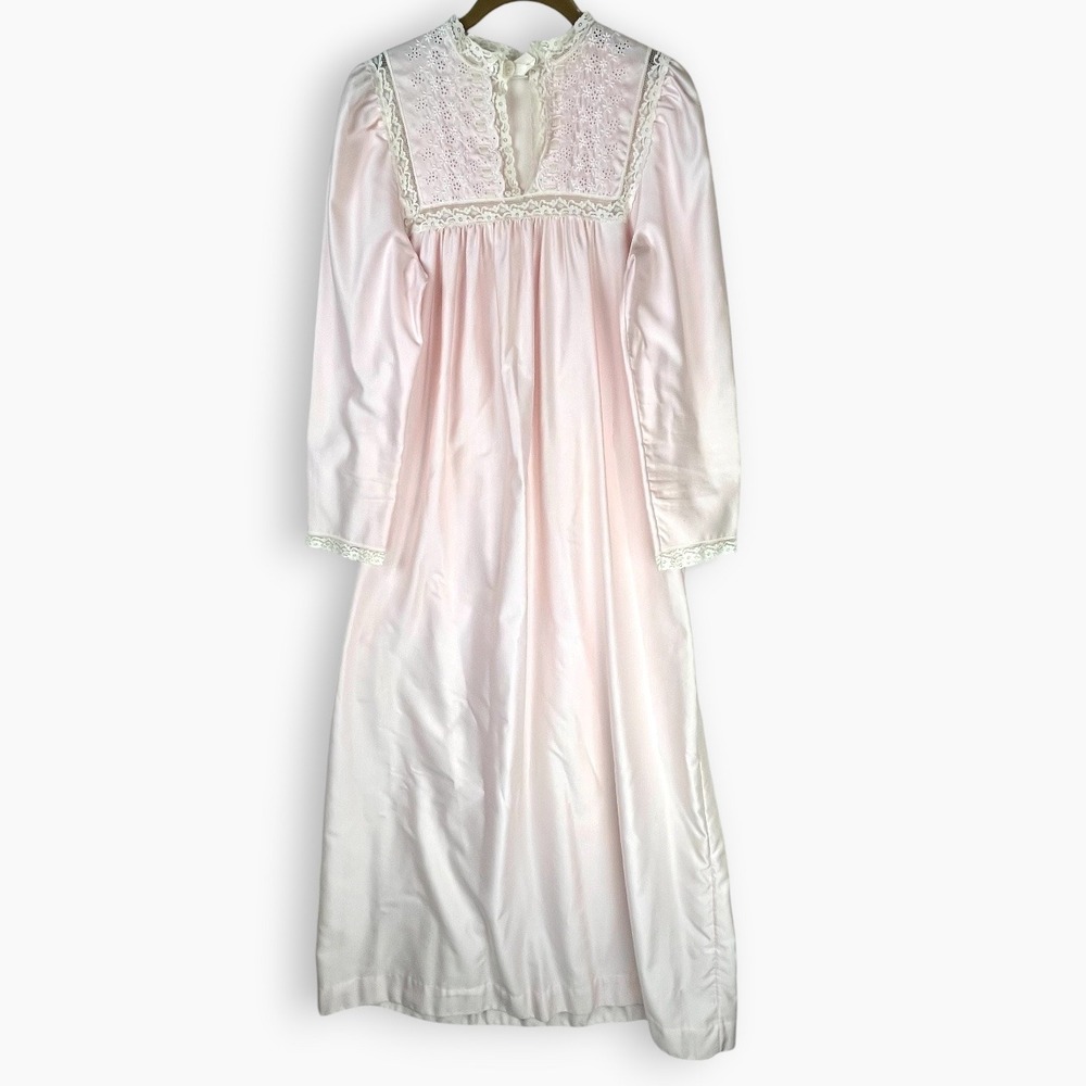Vintage Christian Dior Lingerie Pink Lace Eyelet Nightgown Petite ILGWU Union